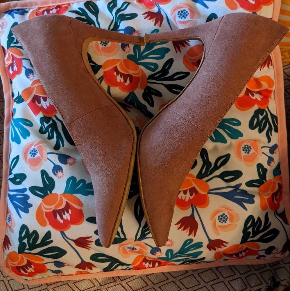 INC pink suede pumps